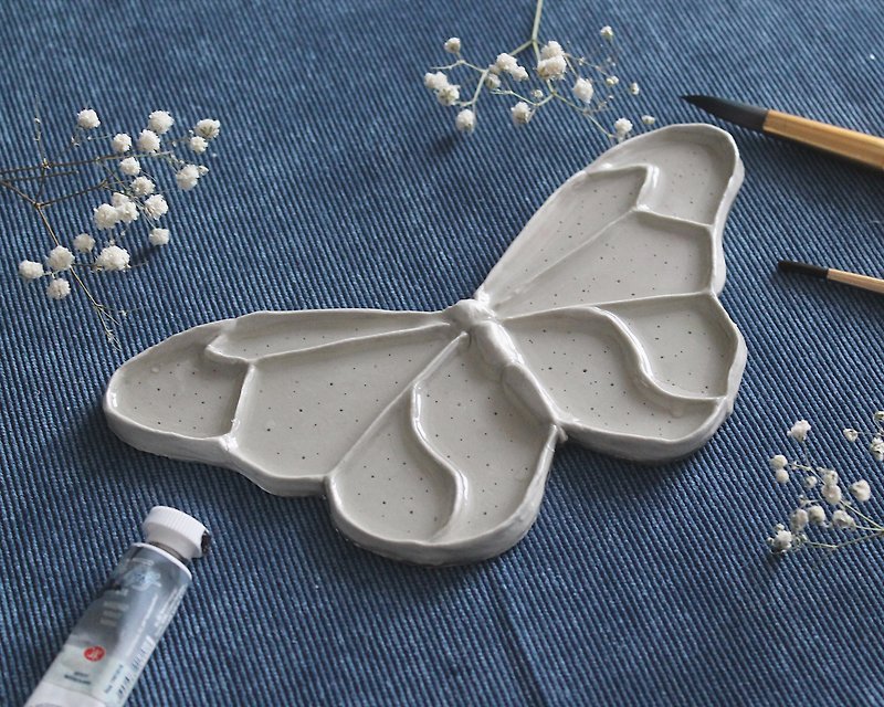 Butterfly tray , Ceramic palette , Painting palette, Gift for artist, Palletes - 陶藝/玻璃 - 黏土 卡其色