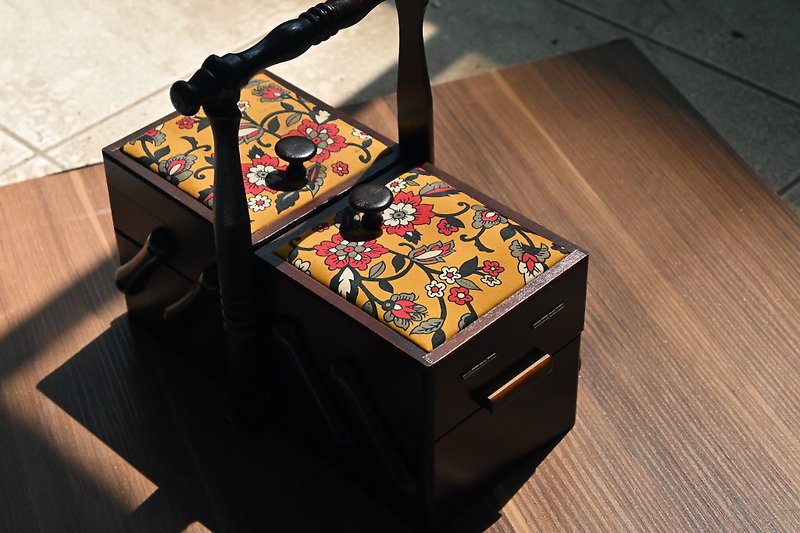 Japanese Showa flower cloth portable tailor box - เฟอร์นิเจอร์อื่น ๆ - ไม้ หลากหลายสี