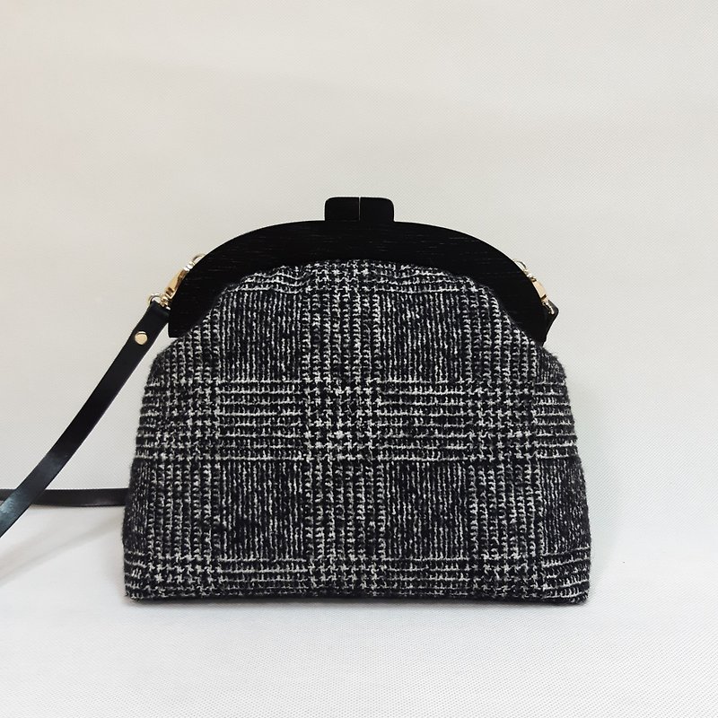 Black grid with silver solid wood gold bag / cross-body bag / side backpack / carry-on bag - กระเป๋าแมสเซนเจอร์ - ขนแกะ สีดำ
