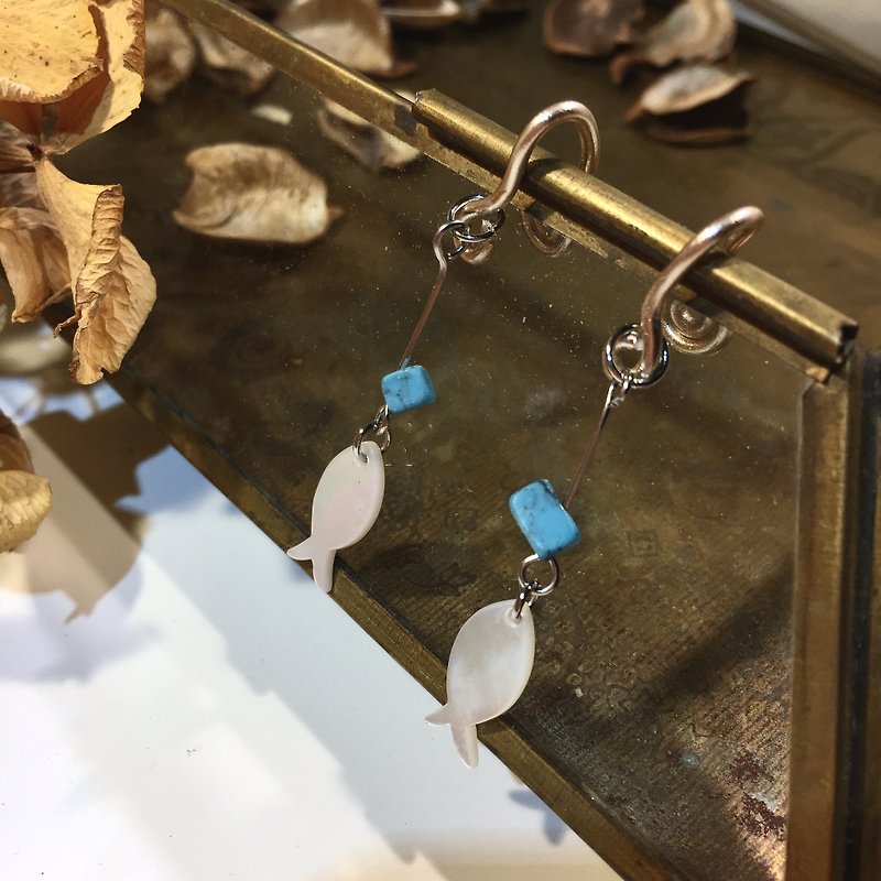 貝殼小魚耳夾耳環 - 耳環/耳夾 - 其他金屬 白色