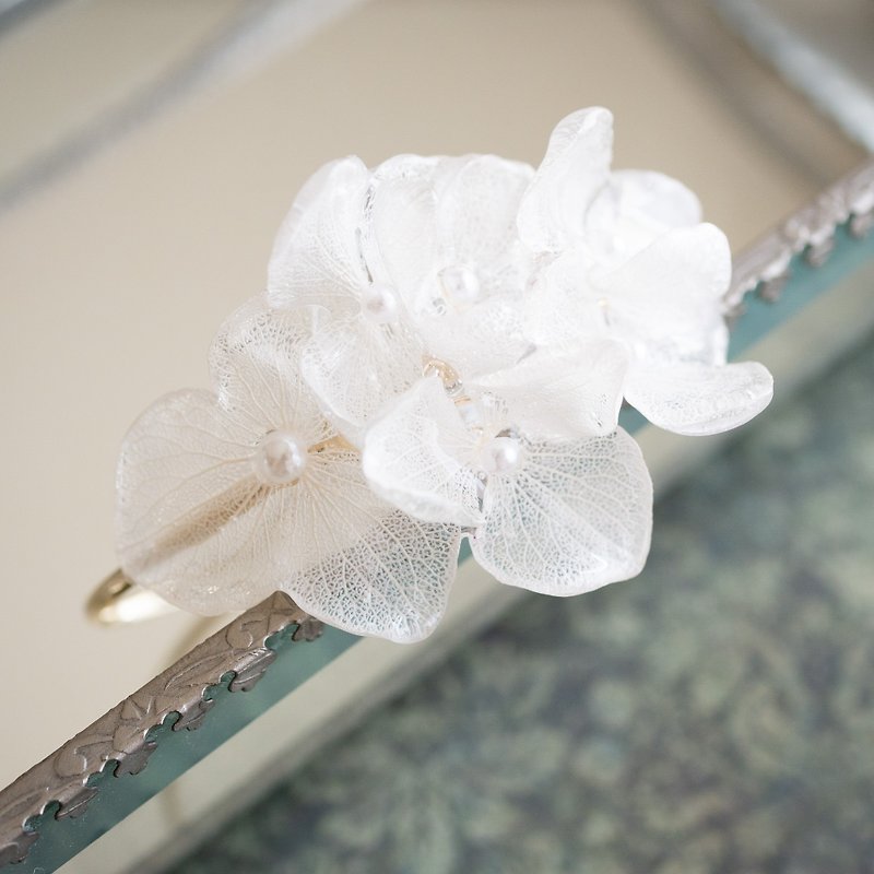 genuine hydrangea bangle - Bracelets - Resin White