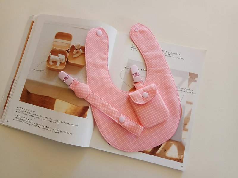 粉底水玉彌月禮物 嬰兒圍兜+平安符袋+奶嘴夾 - 彌月禮盒 - 棉．麻 粉紅色