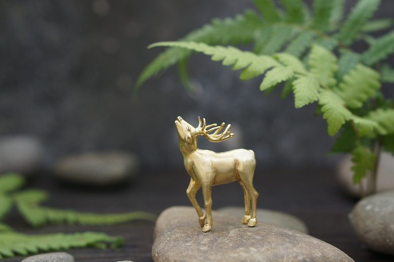 Handmade Bronze fawn ornament mini sculpture - ของวางตกแต่ง - โลหะ สีทอง