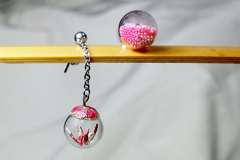超迷你紙鶴 玻璃球耳環 (粉紅小珠) - 耳環/耳夾 - 紙 粉紅色