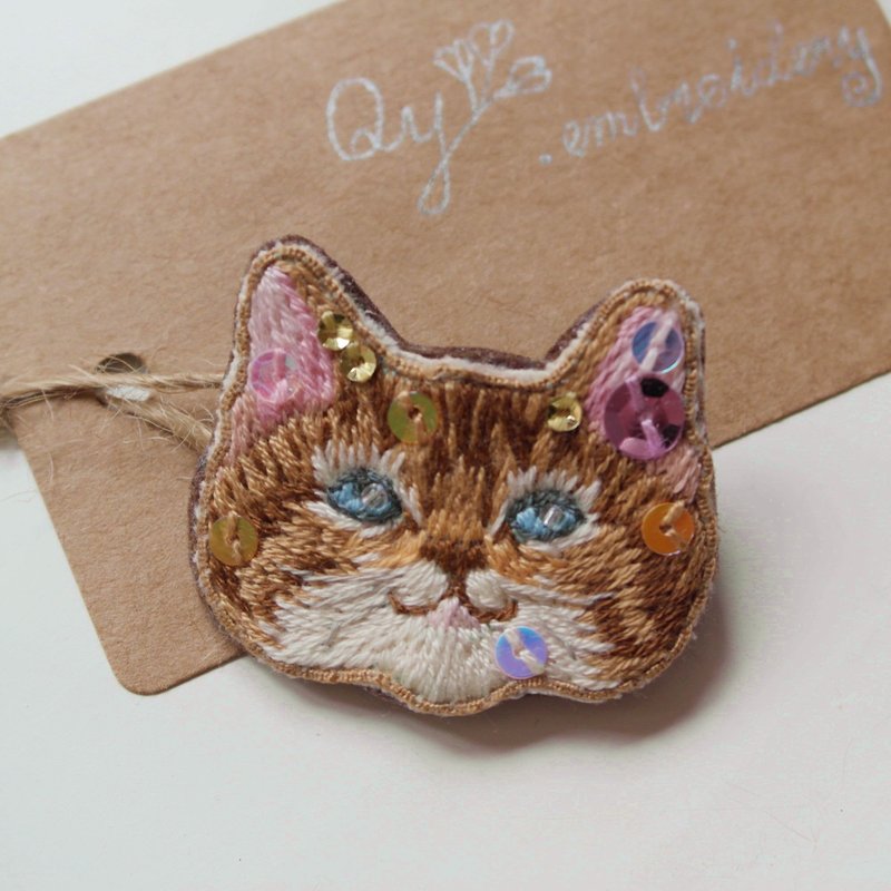 Qy's cats  巧克力色貓 手工刺繡胸針 別針 禮物 - 胸針 - 繡線 咖啡色