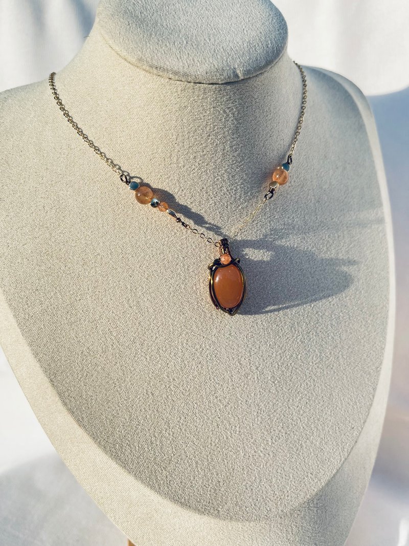 Orange moonstone metal braid_necklace_forest jewelry_natural Bronze plated with 14K gold to preserve color - สร้อยคอ - เครื่องประดับพลอย 