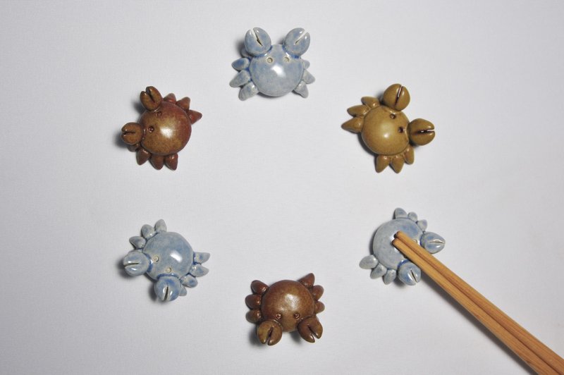 Out-of-print ceramic hand-made ornaments, chopstick holder, tea pillow, tea set, tea needle holder, pen holder, crab series - Items for Display - Pottery Multicolor