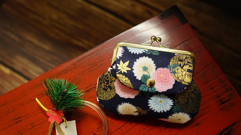 Gold carnation pattern bag - กระเป๋าสตางค์ - ผ้าฝ้าย/ผ้าลินิน สีน้ำเงิน