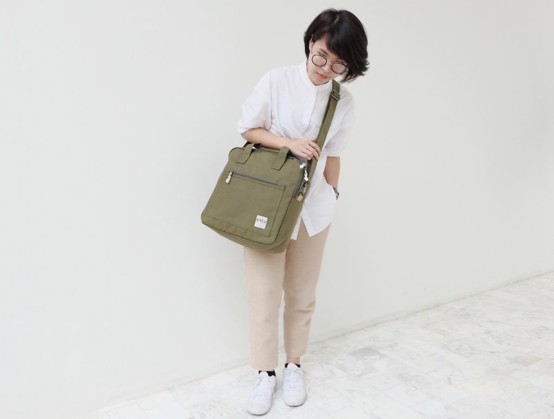 SQUARE UP BAG : GREEN COLOUR - 後背包/書包 - 其他材質 綠色