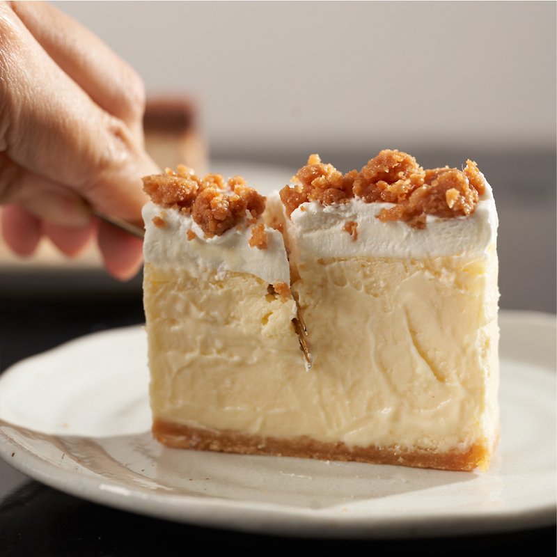 【桜戸ななみ】チーズテリーヌ 北海道産クリームソースとアイス添え - ケーキ・デザート - 食材 