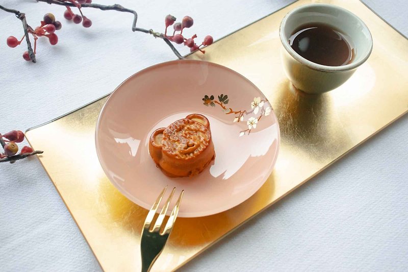The first choice for gift giving [Pink Bubble Rabbit Handmade Small Plate] - Plates & Trays - Glass Gold