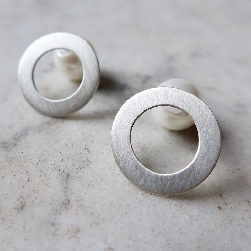 Éclipse de lune / French design handmade sterling silver earrings - Earrings & Clip-ons - Other Metals Silver