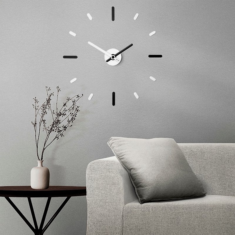 壁に穴を開けずに時計をブラック、白、接着剤を剥がして貼り付け、パターンに従って56cmに取り付けます。 - 時計 - アルミニウム合金 ホワイト