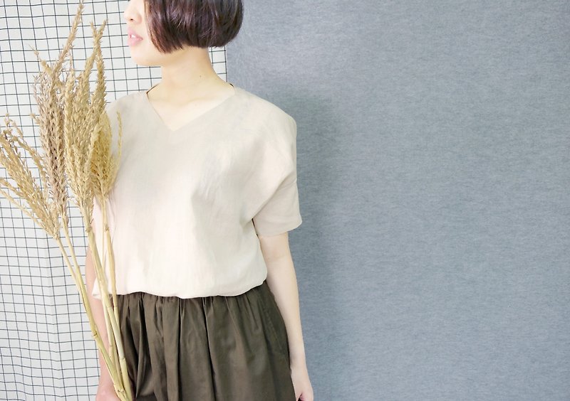 hikidashi V Collar Shoulder Sleeve Top Sleeve - Apricot Cotton and Hemp - เสื้อผู้หญิง - ผ้าฝ้าย/ผ้าลินิน 