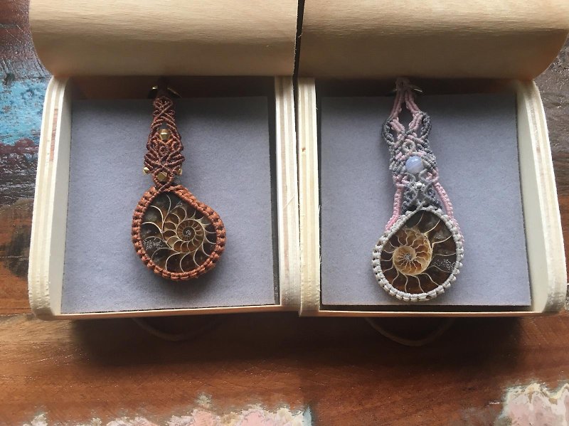 Ammonite Fossil Macrame Bracelet Jewellery - Keychains - Gemstone Brown