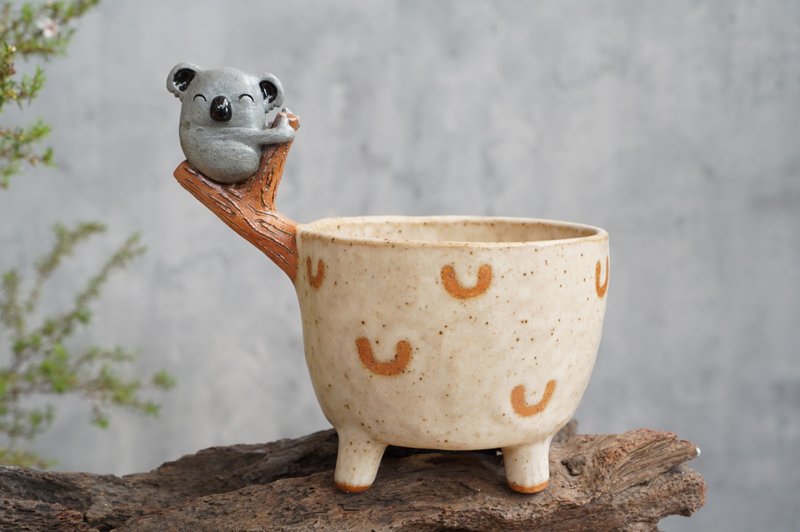 Branch with koala plant pot for cactus , handmade ceramic , pottery - 花瓶/花器 - 陶 卡其色