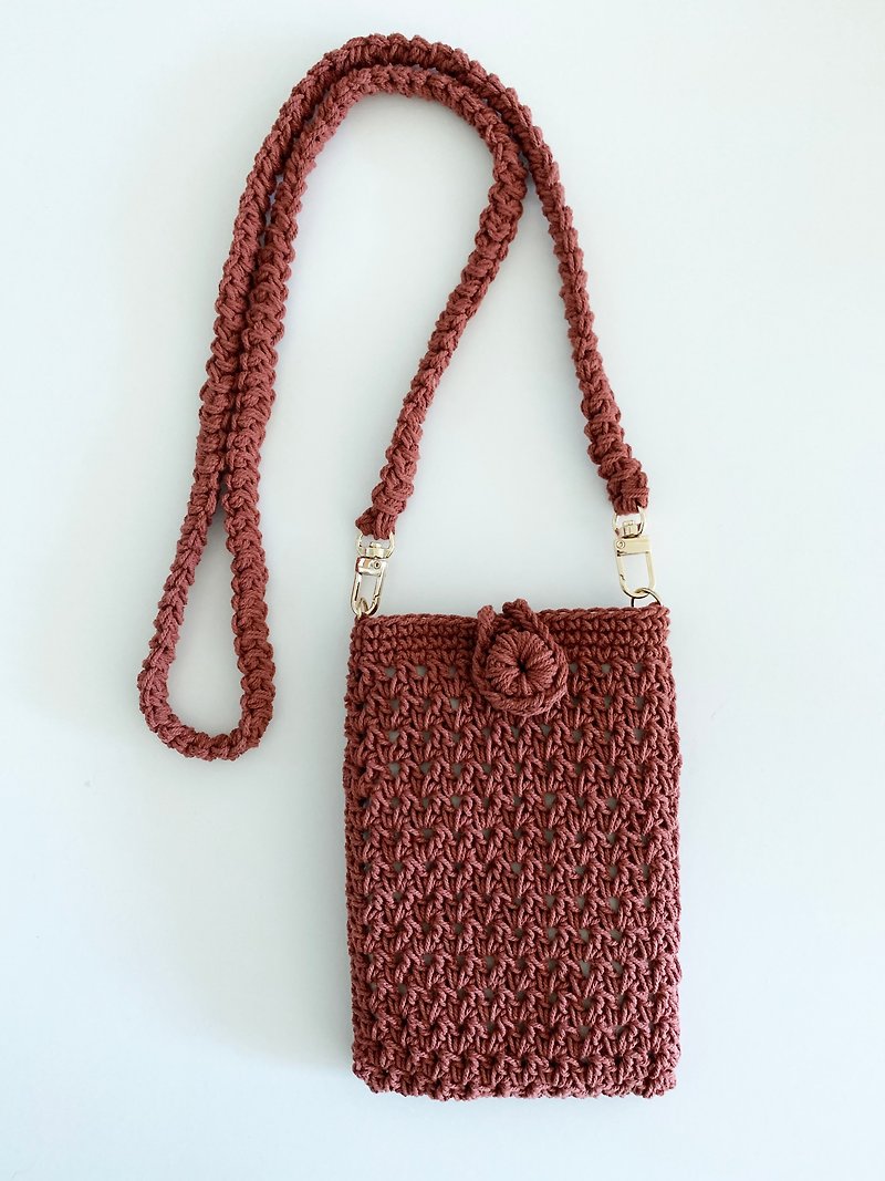 ผ้าฝ้าย/ผ้าลินิน กระเป๋าแมสเซนเจอร์ สีแดง - Crochet crossbody mobile pouch
