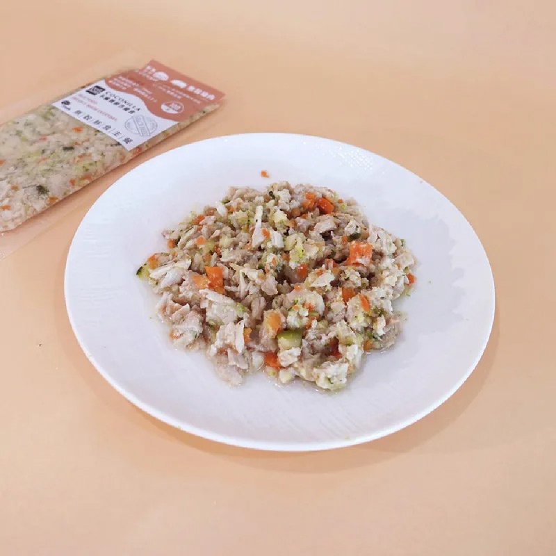 【貓狗主食】寵物無穀鮮食包－台灣豬里肌(150g) COCONILLA口口迷 - 貓罐頭/鮮食 - 新鮮食材 卡其色