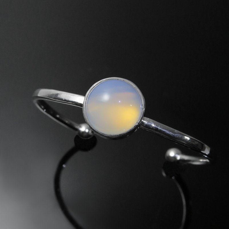 Simple design / simple crystal clear white jade bracelet with opening / 925 Silver - สร้อยข้อมือ - โลหะ สีเงิน