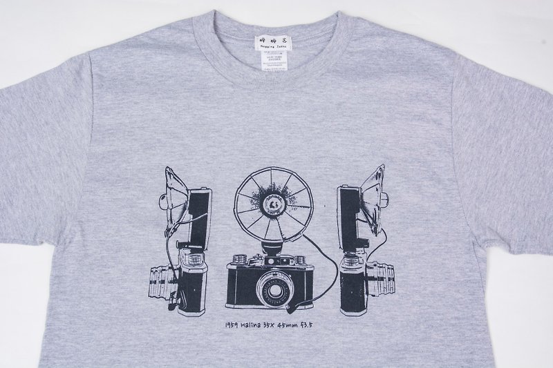 T-Shirt - Vintage Camera Halina 35X - เสื้อยืดผู้ชาย - ผ้าฝ้าย/ผ้าลินิน 