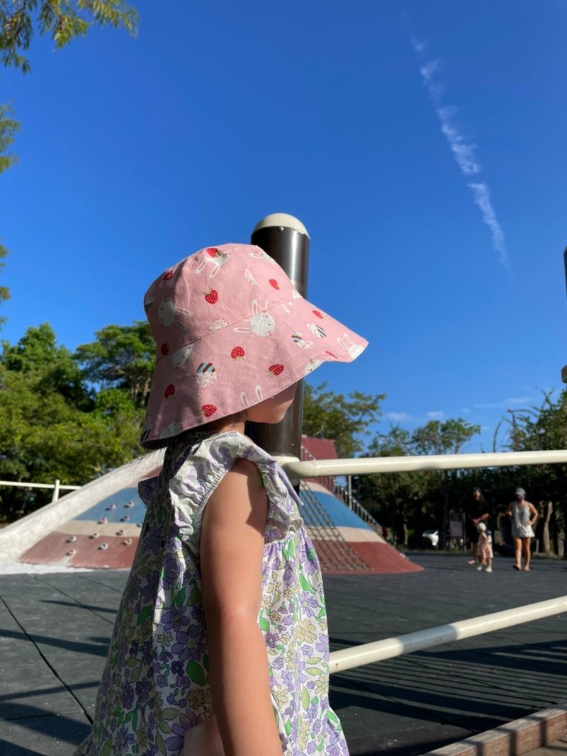 [TiNa] Handmade children's adult wide-brimmed fisherman hat summer children's sunscreen windproof rope detachable strawberry - หมวก - ผ้าฝ้าย/ผ้าลินิน หลากหลายสี