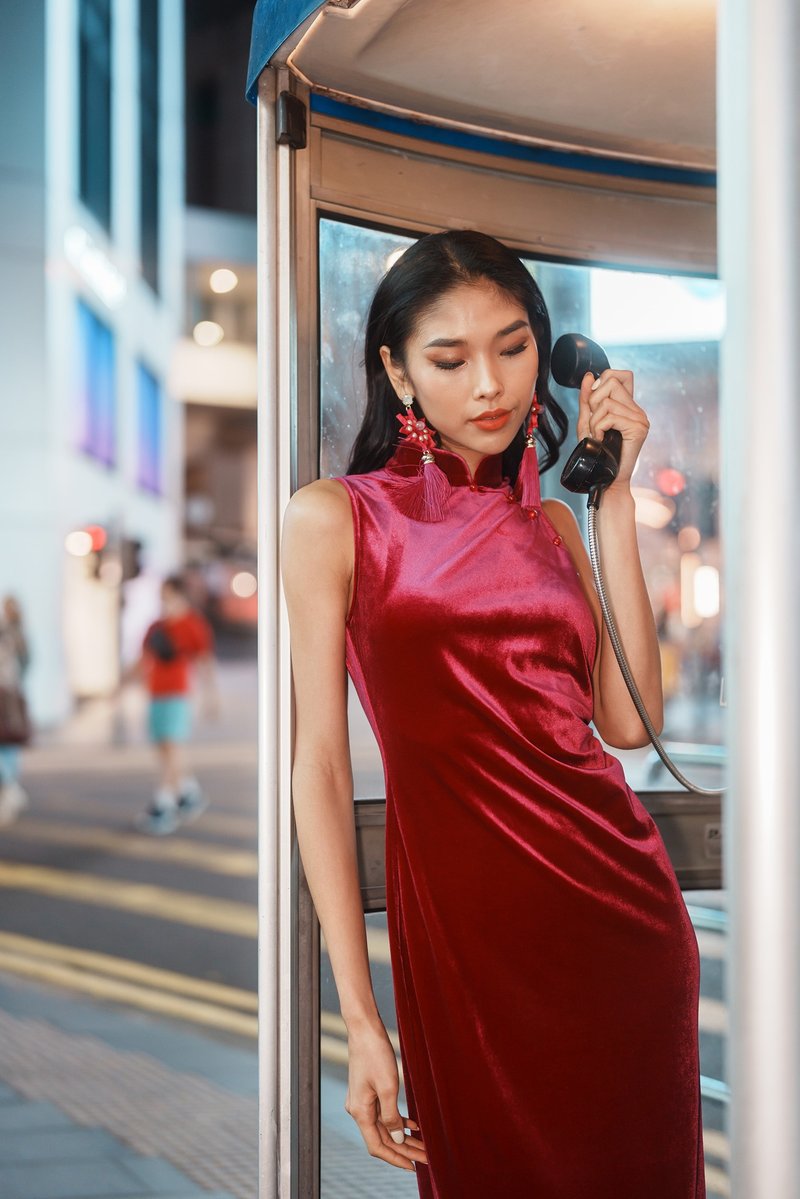 ピーチピンクベルベットバックレスチャイナドレス｜イブニングドレス｜香港デザイン｜クラシック｜エレガント｜東西融合｜シンプル - チャイナドレス - その他の素材 ピンク