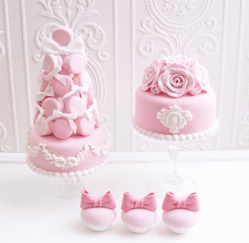 クレイケーキとマカロンタワーとカップケーキのセット - 置物 - 粘土 ピンク