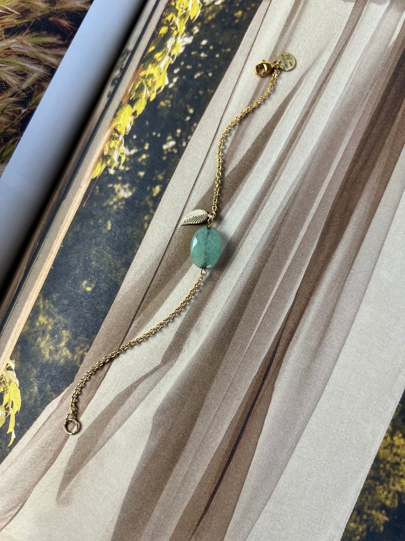 Vintage Green Oval Crystal Leaf Gold Charm Bracelet - 手鍊/手環 - 貴金屬 金色