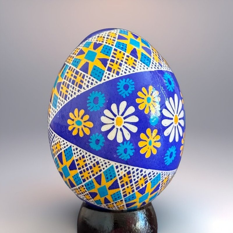 Ukrainian Easter Egg Real Chicken Pysanka Hand Painted Eggshell Hutsul Pysanky - 擺飾/家飾品 - 其他材質 藍色