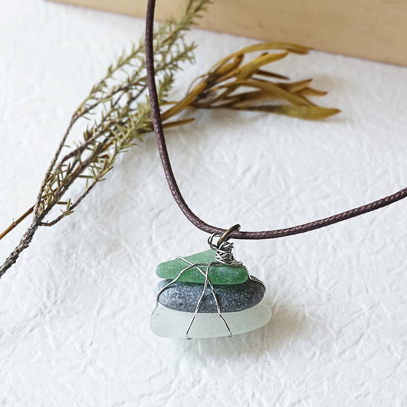 UPCYCLING Eco natural stone, sea glass, necklace- transparent, grey, orange - Chokers - Glass Green