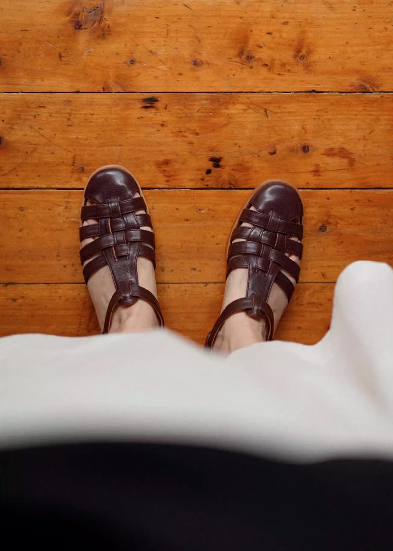 Vintage Wenqing Roman Braided Sandals White/Chocolate/Black - รองเท้าหนังผู้หญิง - หนังแท้ สีนำ้ตาล