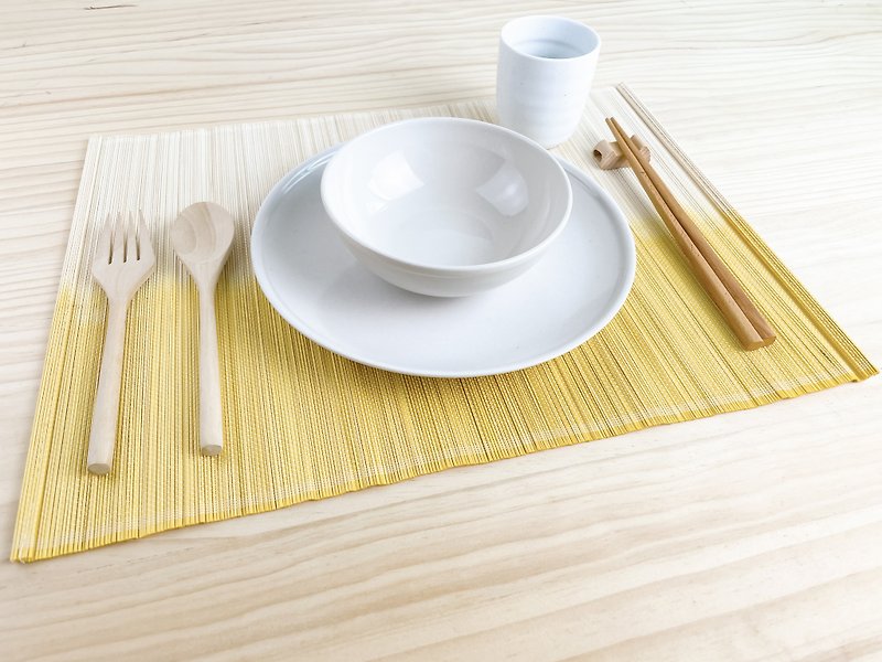 Natural Dye Bamboo Placemat (Gardenia Dye) Natural Dye - ผ้ารองโต๊ะ/ของตกแต่ง - ไม้ไผ่ สีเหลือง