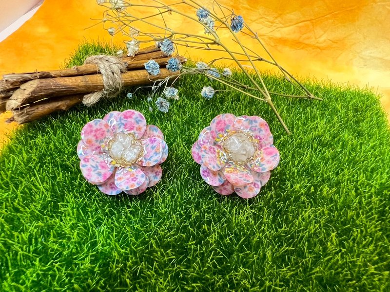 Pink and small floral style - Earrings & Clip-ons - Resin 