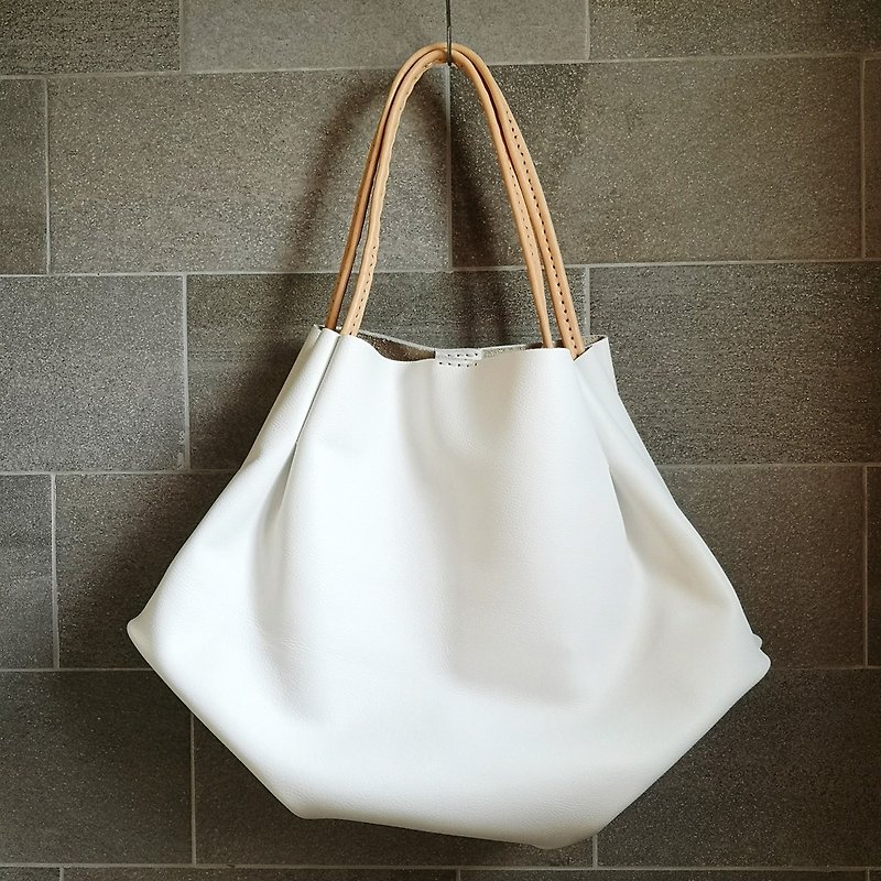 Melody pleated flower shoulder bag - Italy white pebbled leather (pre-order) - Handbags & Totes - Genuine Leather White
