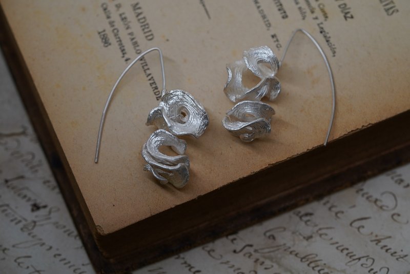 925 Silver Dried Acacia Fruit Dangle Earrings - ต่างหู - เงินแท้ สีเงิน