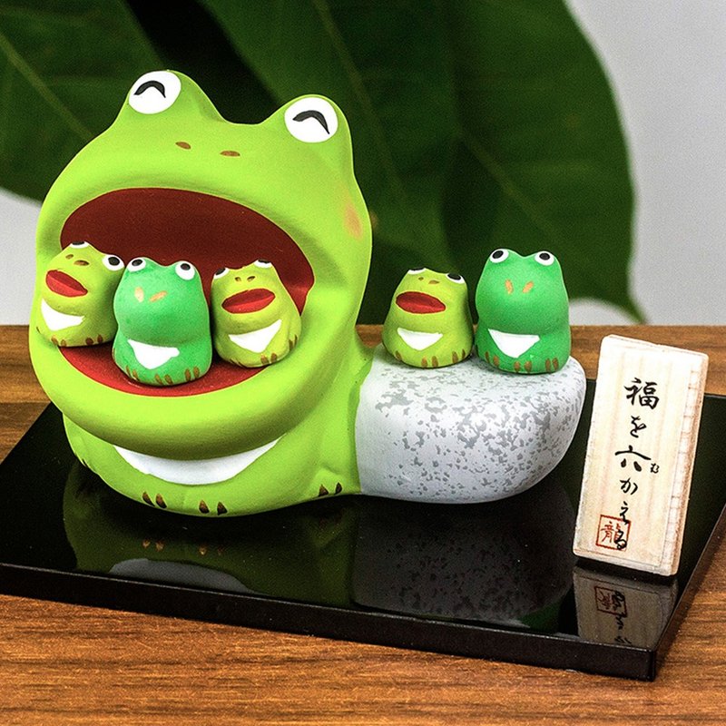 Japanese dragon and tiger made happy big mouth lucky six frog good luck peace parent-child frog plain pottery creative ornaments birthday gift - ของวางตกแต่ง - ดินเผา 