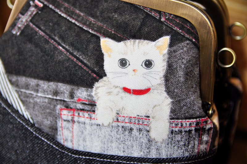 Cat Pocket Crossbody Phone Bag - กระเป๋าแมสเซนเจอร์ - วัสดุอื่นๆ 