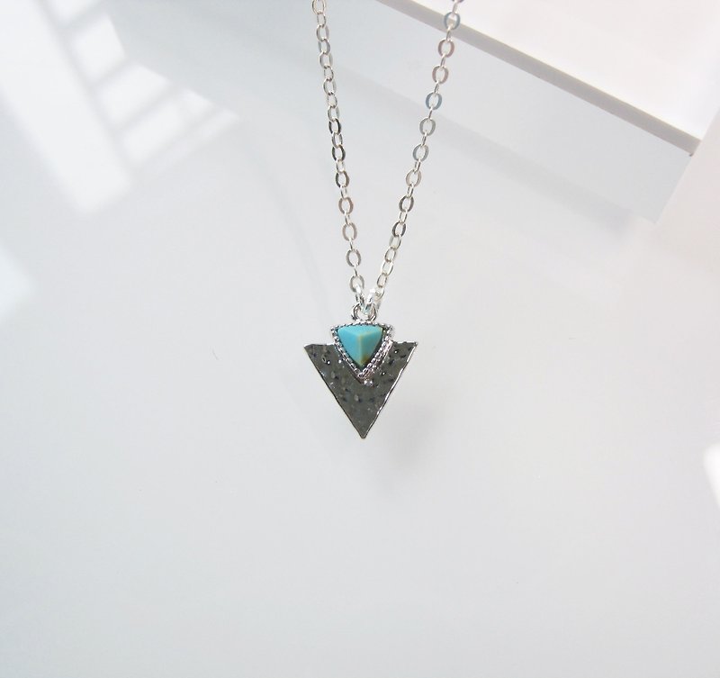 Turquoise - Triangle Arrow Spear Pendant Necklace - 925 Silver - สร้อยคอ - โลหะ สีน้ำเงิน