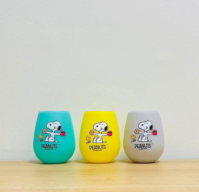 PEANUTS foodgrade 350ml silicone drinking cup - SNOOPY (Single pack) - Cups - Silicone Gray