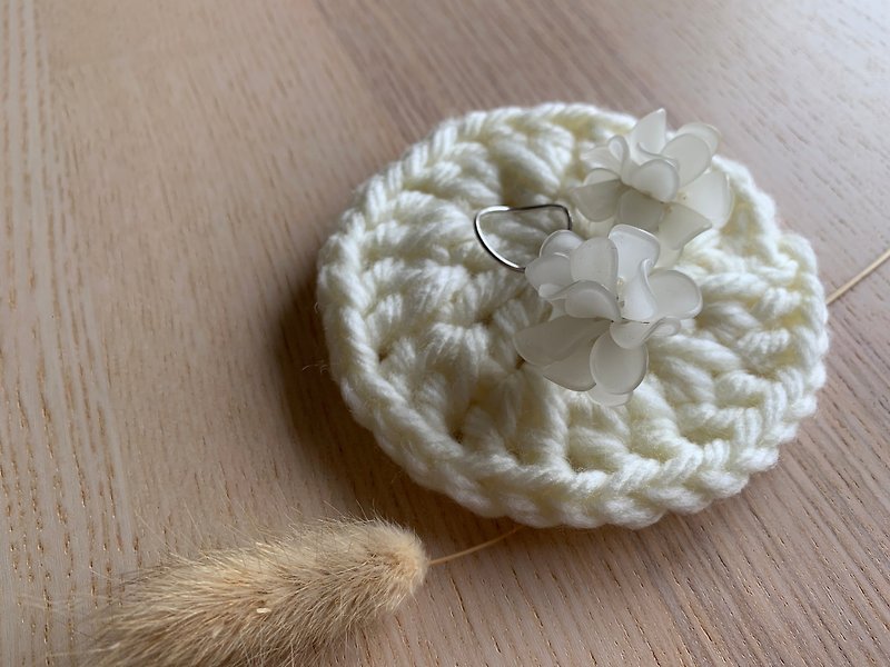 Hand-woven cloud fluffy coaster jewelry mat mineral mat machine washable - ที่รองแก้ว - เส้นใยสังเคราะห์ 