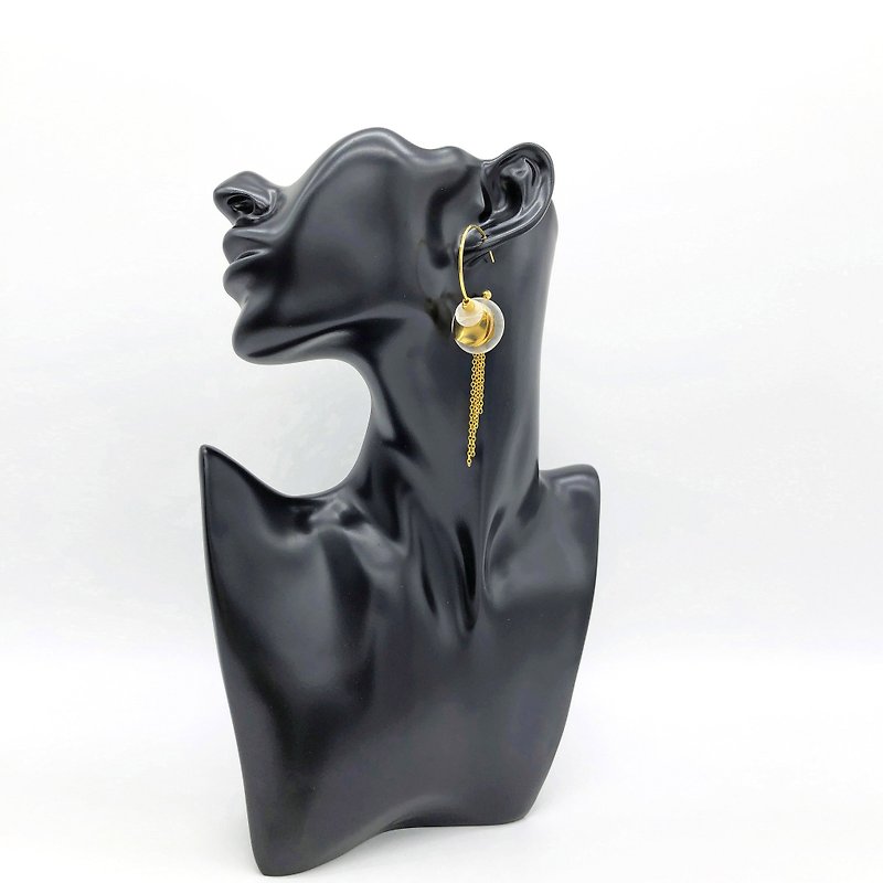 Shell and Brass 14kgf Earrings 【Valentines Day Gift】【Wedding Earrings】 - ต่างหู - เปลือกหอย สีทอง