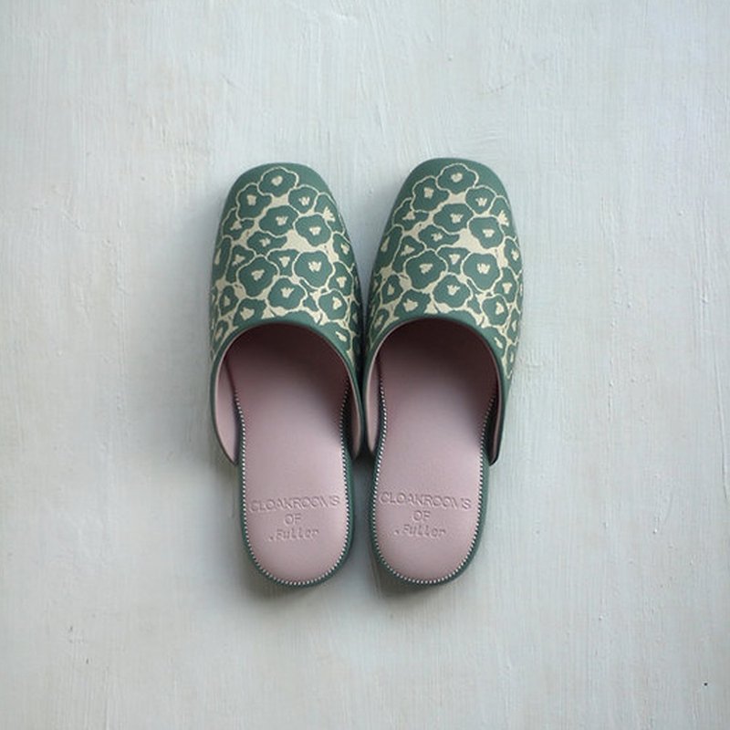 CLOAKROOMS OF .Fuller indoor slippers TEXTILE design-latta flower cluster (pink green) - รองเท้าแตะ - หนังเทียม สีเขียว