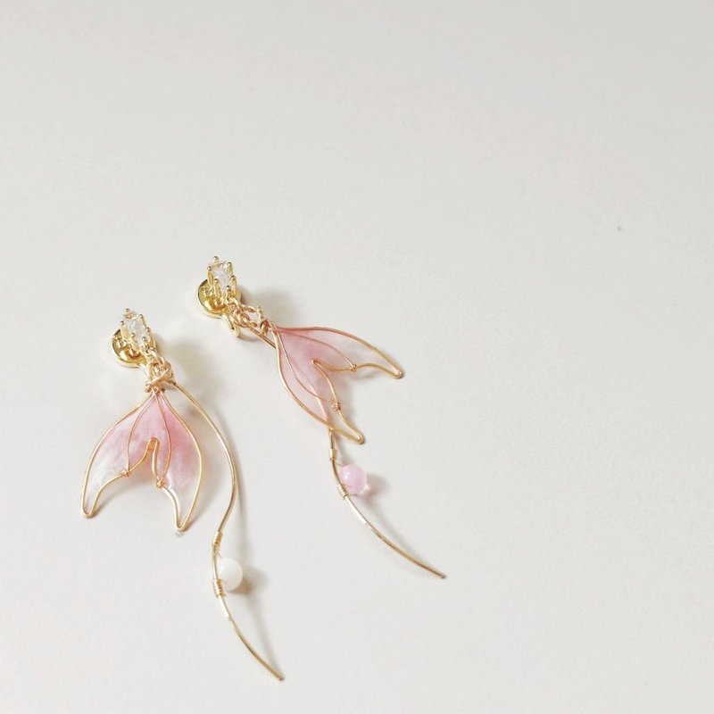 マーメイドフィン | ライトピンクグラデーション - ピアス・イヤリング - レジン ピンク