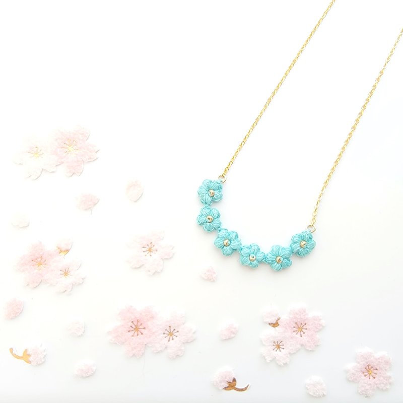 【Made To Order】Crochet Flower Smile pendant necklace – Peacock - สร้อยคอ - งานปัก สีเขียว
