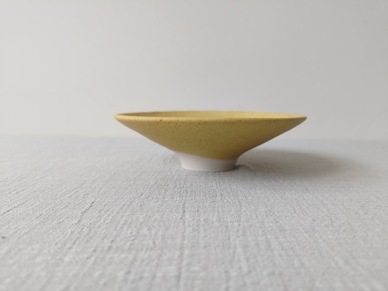 Very People x Hung Cheng - Living Food Bowl / Hand Pulled Broken Porcelain Bowl - ถ้วยชาม - ดินเผา หลากหลายสี