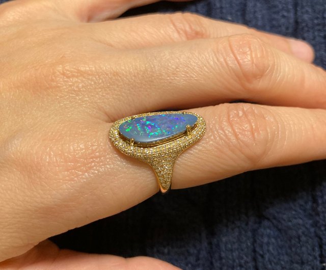 18K 彫刻 オパール風ブローチ 18K 彫刻 オパール風ブローチ