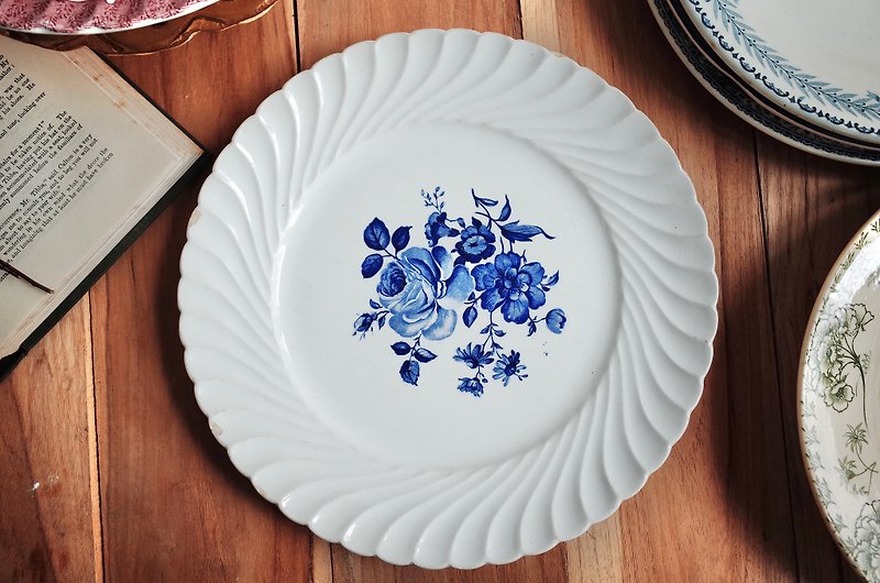 Defects-Century-old French Lunéville blue flower shell pattern antique large dinner plate - Plates & Trays - Pottery White