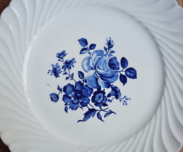 Defects-Century-old French Lunéville blue flower shell pattern