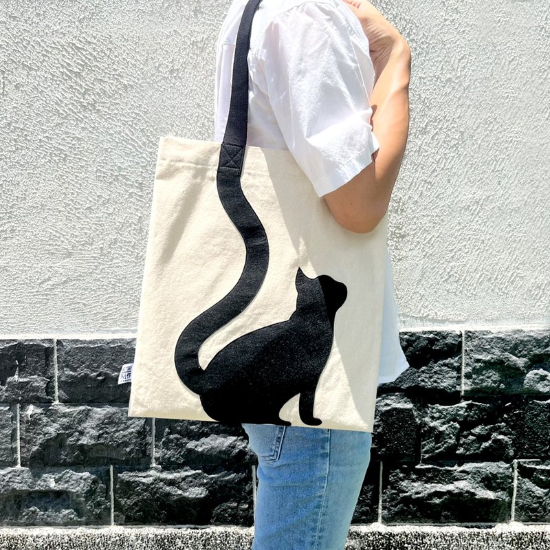 【Cat is not a print】Cat sits still on the canvas bag - กระเป๋าแมสเซนเจอร์ - ผ้าฝ้าย/ผ้าลินิน ขาว