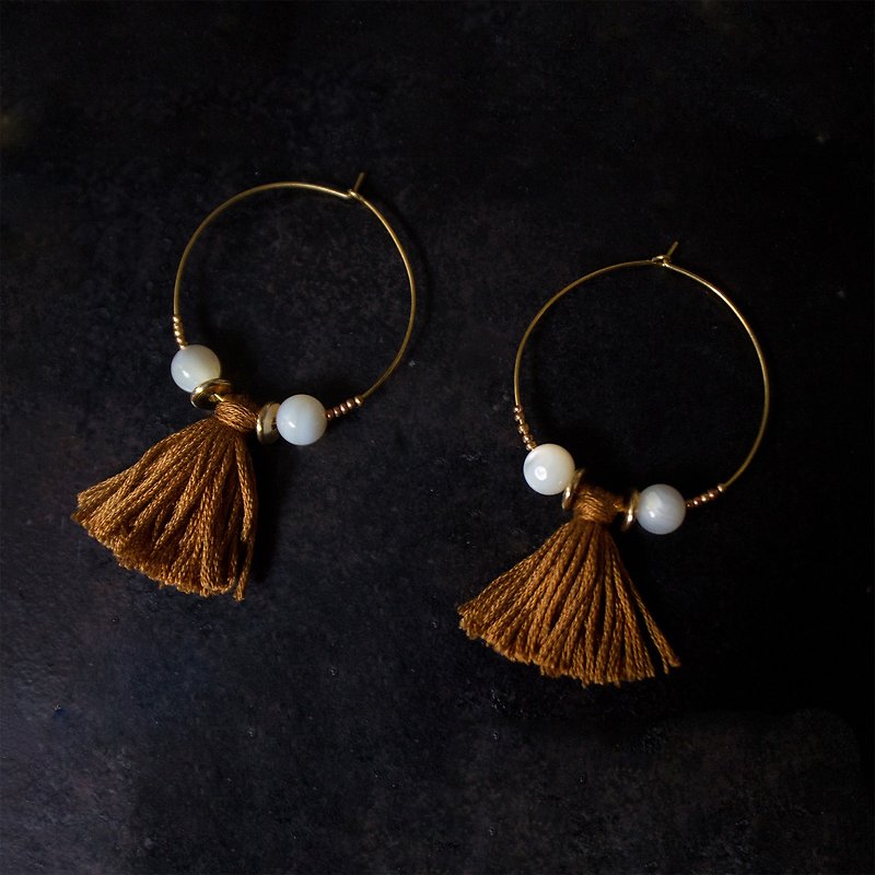 Brown fringed shell hoop earrings - Earrings & Clip-ons - Other Materials Brown